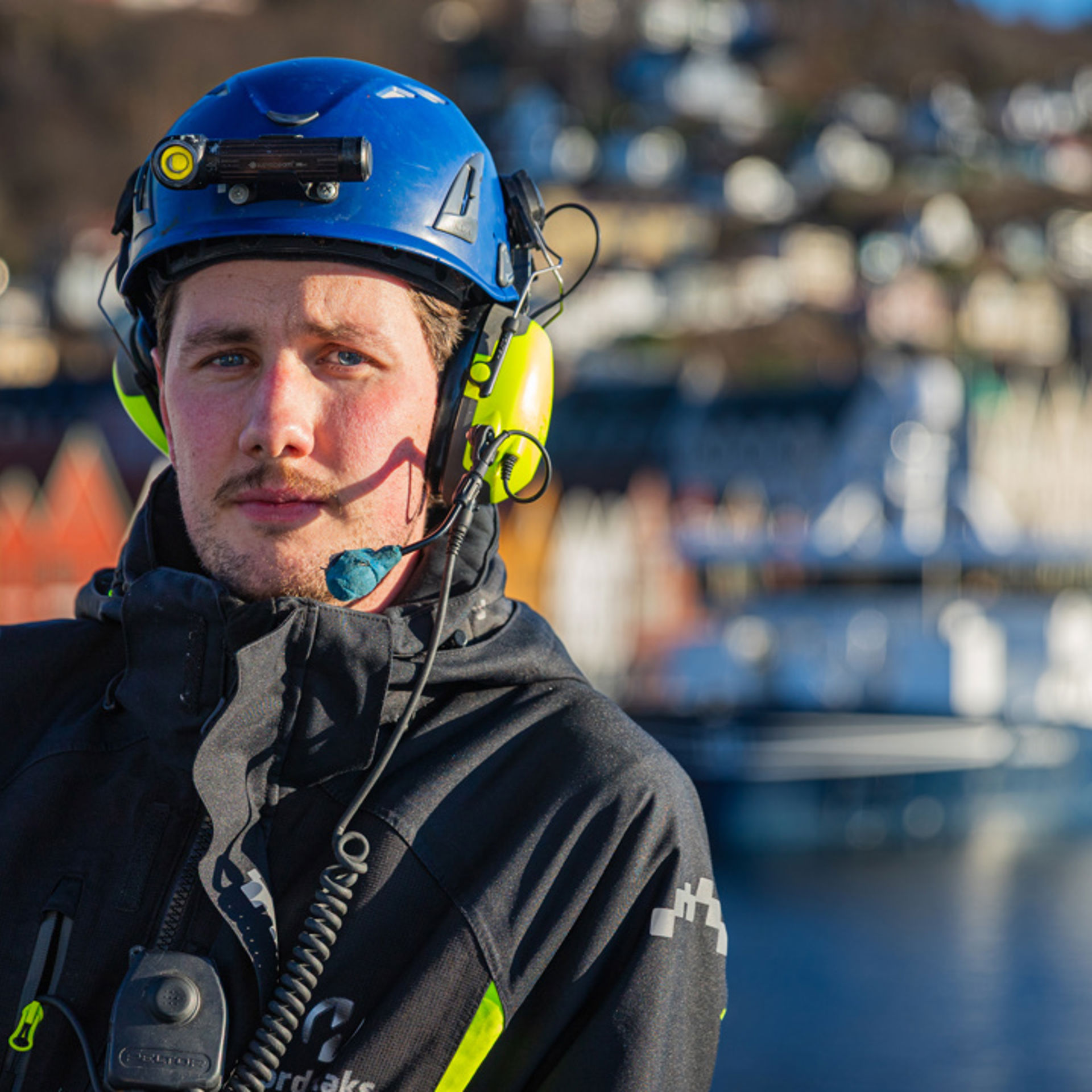 Simon jobber på båt etter fagskoleutdanning på Fagskulen Vestland