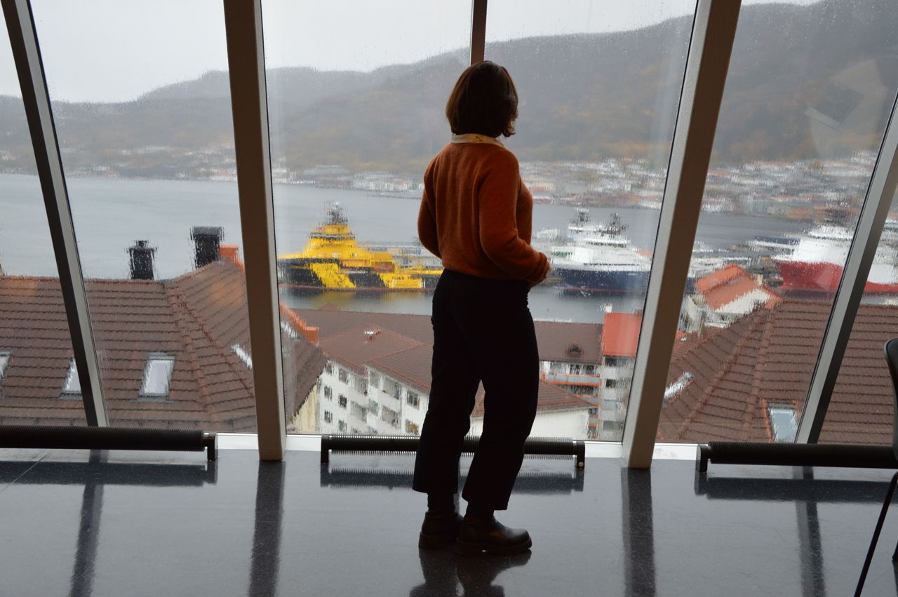 Dette er biblioteket i Bergen med best utsikt og godt humør.