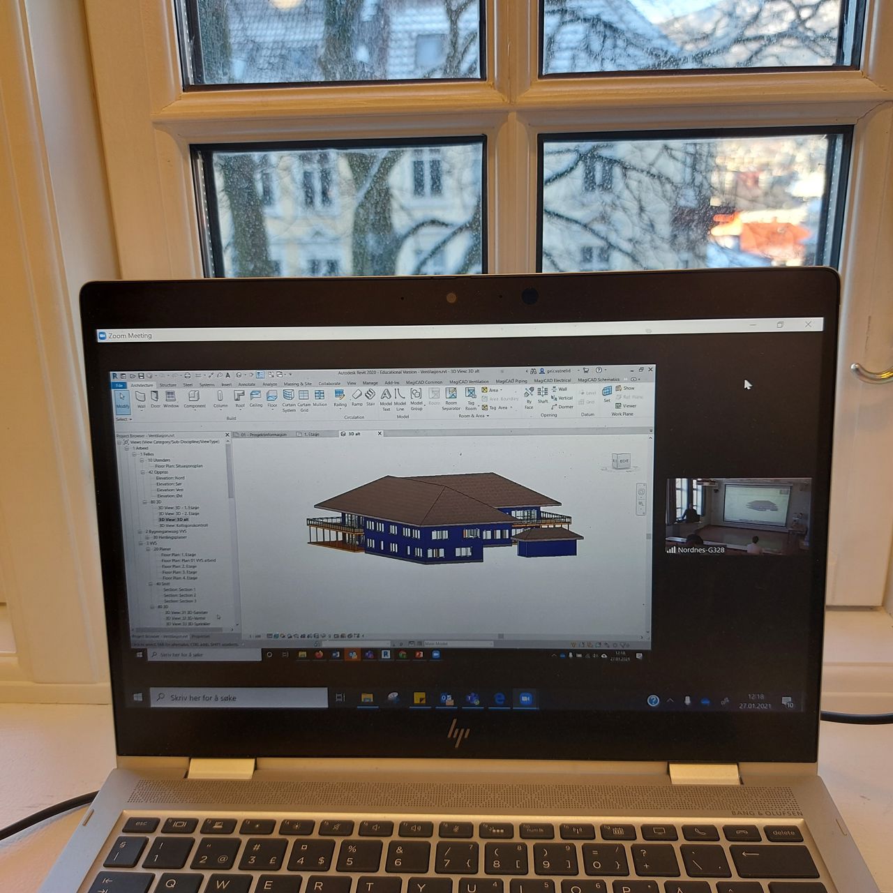 Nærbilde av ein PC som viser teikninga av eit hus